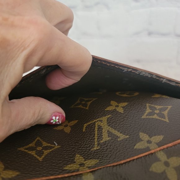 ❌❌ SOLD ❌❌  Louis Vuitton Compeign 28 - converted to crossbody - Picture 12 of 15